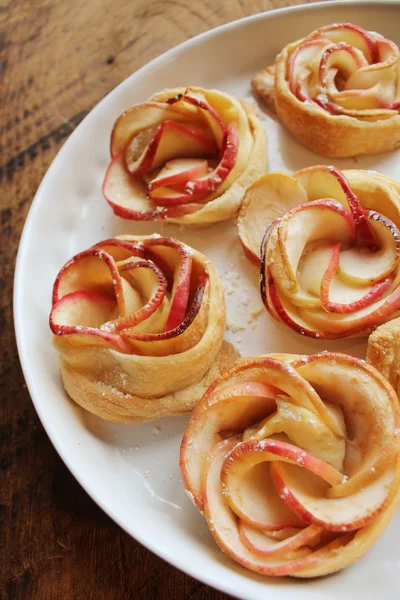 Tasty puff pastry with apple shaped roses — Stock Photo, Image