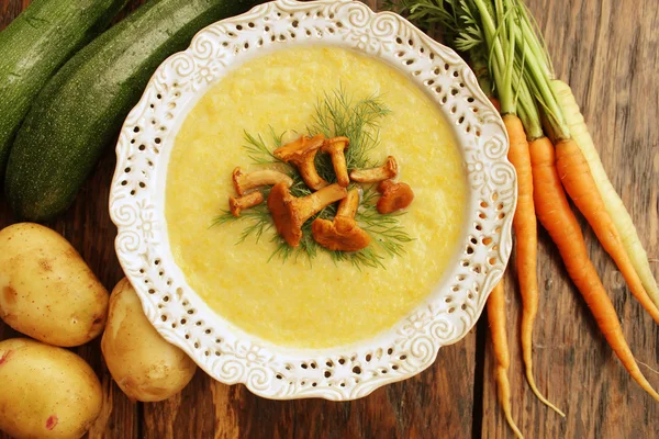 Sopa de verduras con setas —  Fotos de Stock