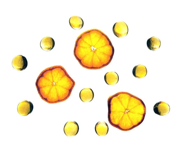 Fatias de laranja no fundo branco — Fotografia de Stock