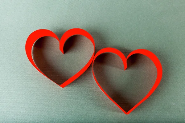 Iki kırmızı kağıt kalp — Stok fotoğraf