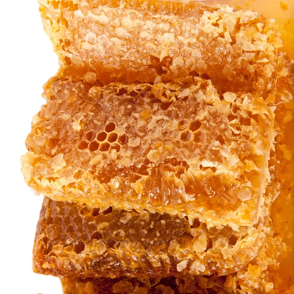 Fatias de favo de mel no fundo branco — Fotografia de Stock