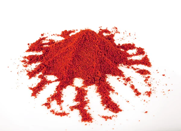 Rode grond paprika geïsoleerd op witte achtergrond Stockfoto