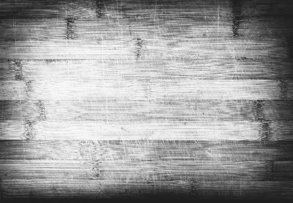 Oude houten bamboe bord textuur met krassen in zwart-wit. — Stockfoto