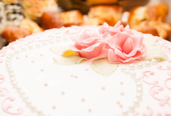 Sugar Pink Roses Festive Cake — Stock Photo, Image