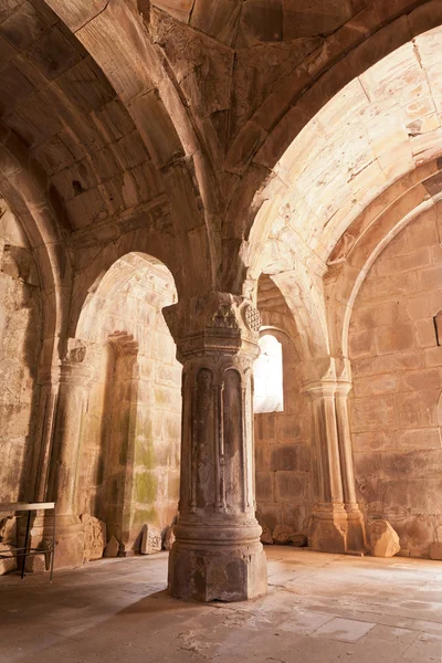 Manastır makaravank Ermenistan'da sütunlarla Ana Salon