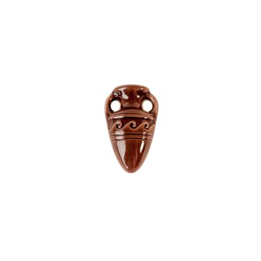 Beyaz arka plan üzerinde izole antik süsleme ile seramik amfora. Seramik antik amphora şeklinde kolye.