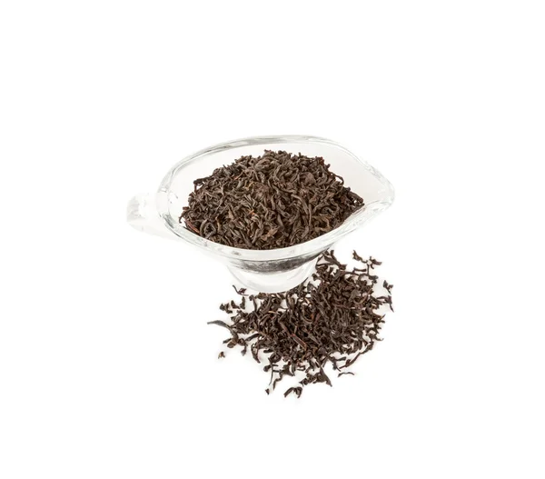 Fekete tea egy üvegtál, elszigetelt fehér háttér felett — Stock Fotó