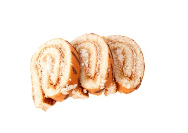 Üç dilim beyaz izole rulo pasta