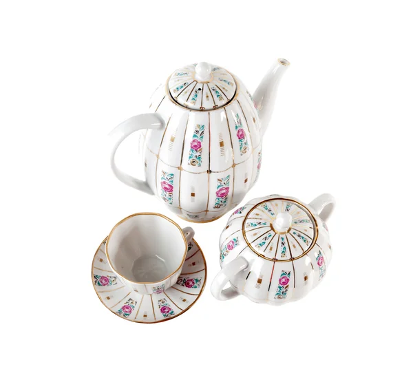 Bule de porcelana, xícara de chá com pires e açucareiro em estilo retro isolado sobre fundo branco — Fotografia de Stock