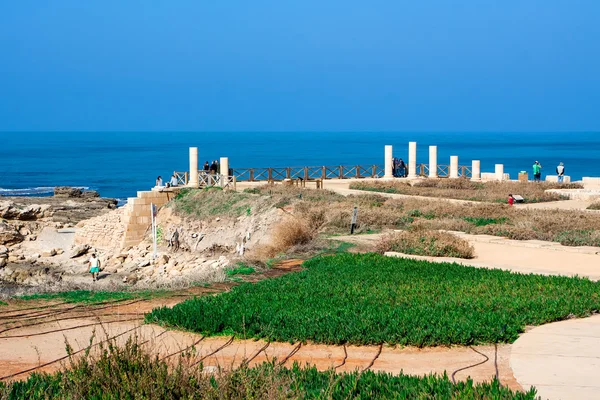 Caesarea - a romok megtekintése — Stock Fotó
