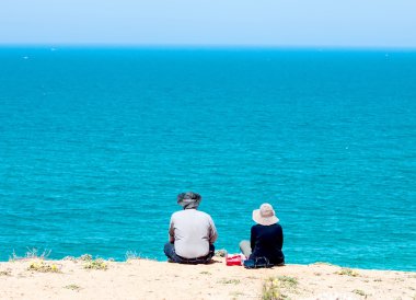 Üst düzey çift birbirlerine karşı oturan