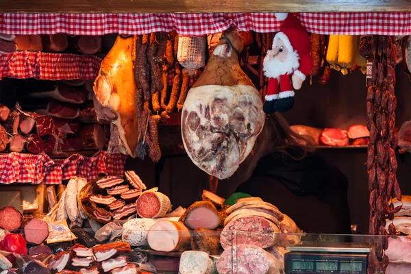 Würstchen auf dem Weihnachtsmarkt — Stockfoto