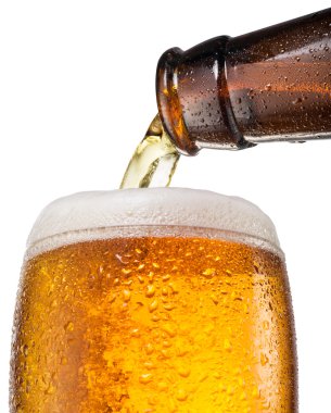 Cam içine dökme bira süreci.