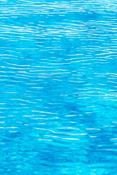 Ripples on the water in the swimming pool. — Stock Photo, Image