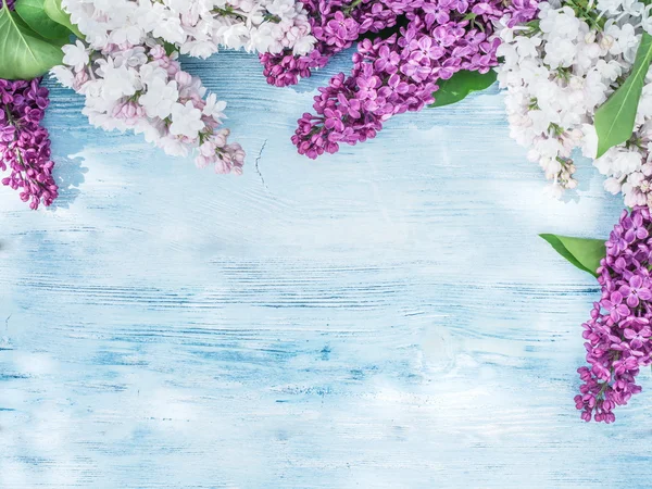 Blooming lilac flowers on the old wooden table. — Stock Photo, Image