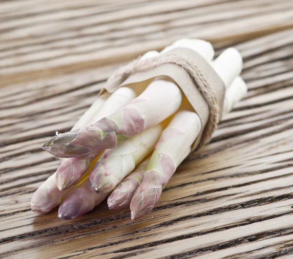 Scheuten van witte asperge. — Stockfoto