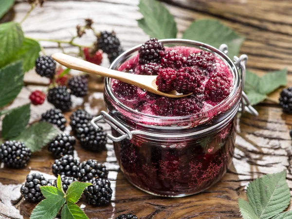 Blackberry confiture on old wooden table. — Stock Photo, Image