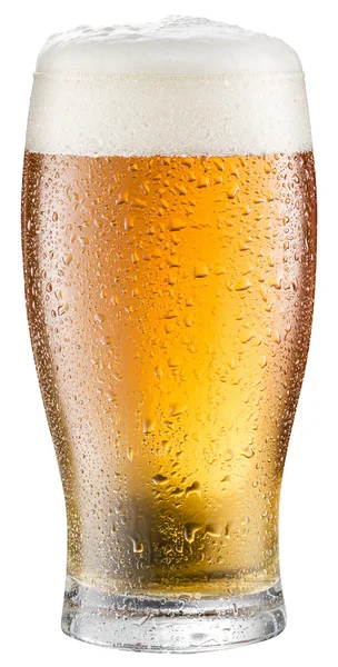 Vaso de cerveza fría sobre fondo blanco . — Foto de Stock