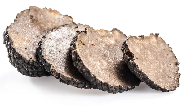 Segmenten van zwarte truffels geïsoleerd op een witte achtergrond. — Stockfoto