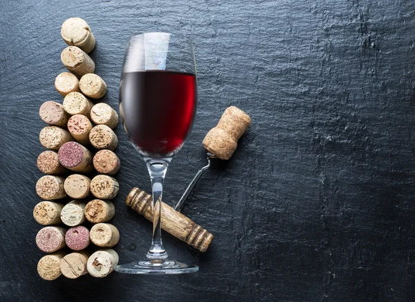 Corchos de vino en forma de botella de vino . —  Fotos de Stock