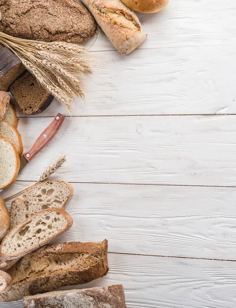 The bread and a wheat on the wooden desk. — Stock Photo, Image