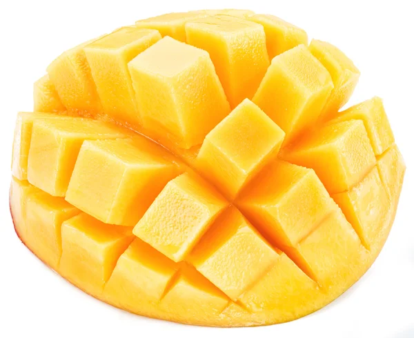 Cubos de fruta de mango. Aislado sobre un fondo blanco . — Foto de Stock
