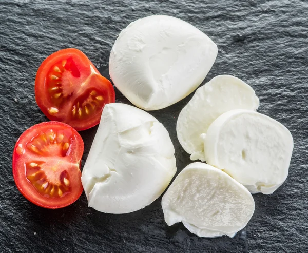 Mozzarella and tomatoes. — Stock Photo, Image