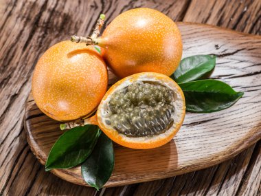 Granadilla meyve ahşap tablo.