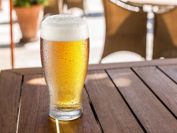 Glass of light beer on the wooden table. — Stock Photo, Image