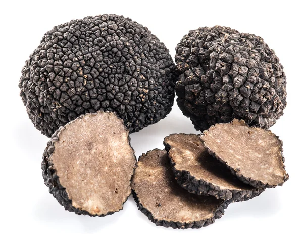 Trufas negras aisladas sobre fondo blanco. — Foto de Stock