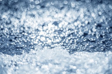 köpüklü deniz dalgaları.