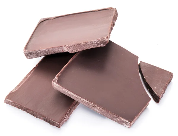 Pedazos de barra de chocolate aislados sobre un fondo blanco. — Foto de Stock