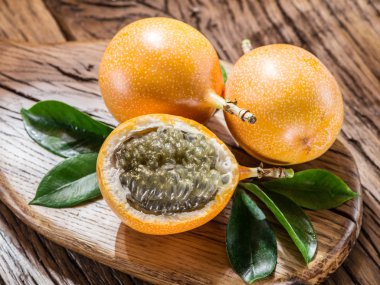 Granadilla meyve ahşap tablo.