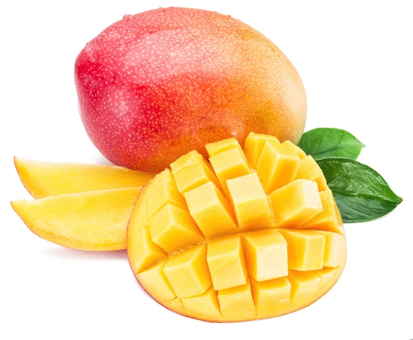 Mango vruchten met waterdruppels. Geïsoleerd op een witte achtergrond. — Stockfoto