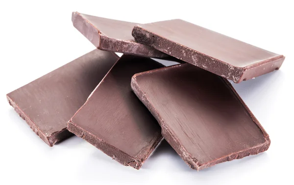 Fehér alapon izolált csokiszelet darabjai. — Stock Fotó
