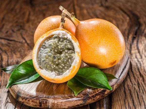 Granadilla fruits on the wooden table. — Stock Photo, Image