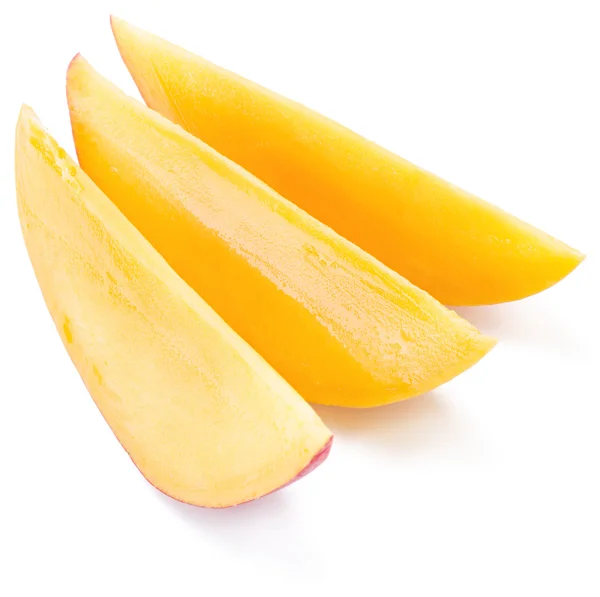 Mango plátky. Izolované na bílém pozadí. — Stock fotografie
