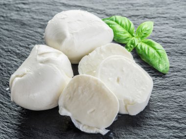 mozzarella ve domates.