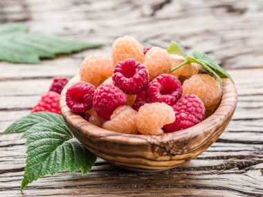 Ahududu ahşap kase.