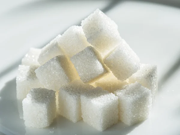 Крупный план белого сахара НПЗ . — стоковое фото