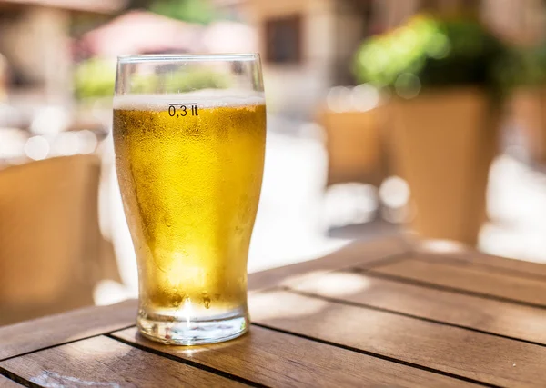 Glass of light beer on the wooden table. — Stock Photo, Image