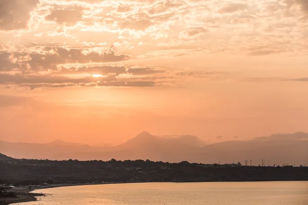 Západ slunce v letiště Heraklion. — Stock fotografie