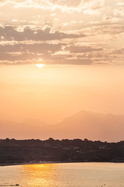 Západ slunce v letiště Heraklion. — Stock fotografie