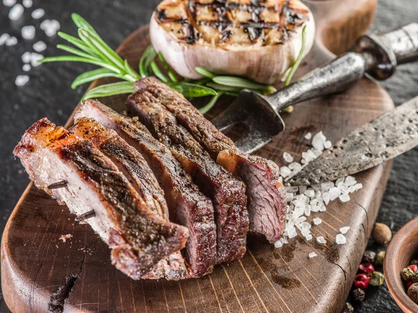 Bistecca ben cotta Ribeye . — Foto Stock