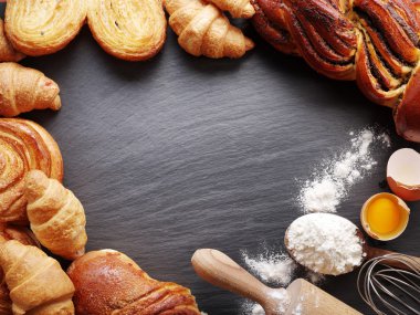 Hamur hazırlık. Malzemeler pişirme: yumurta ve un. 