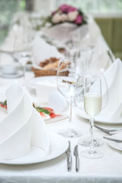 Fijación de mesa del festival en el restaurante . — Foto de Stock