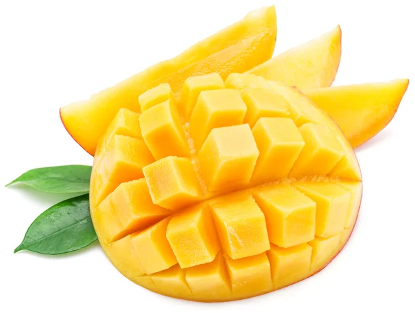Mango küpleri ve mango dilimleri. Beyaz bir arka plan üzerinde izole. — Stok fotoğraf