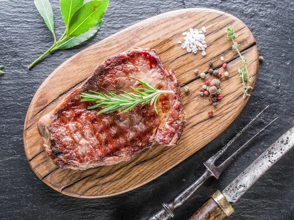 Bistecca di Ribeye media . — Foto Stock