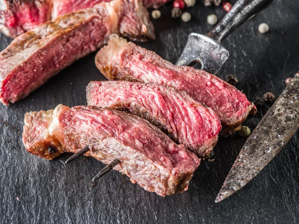 Bistecca di Ribeye media . — Foto Stock