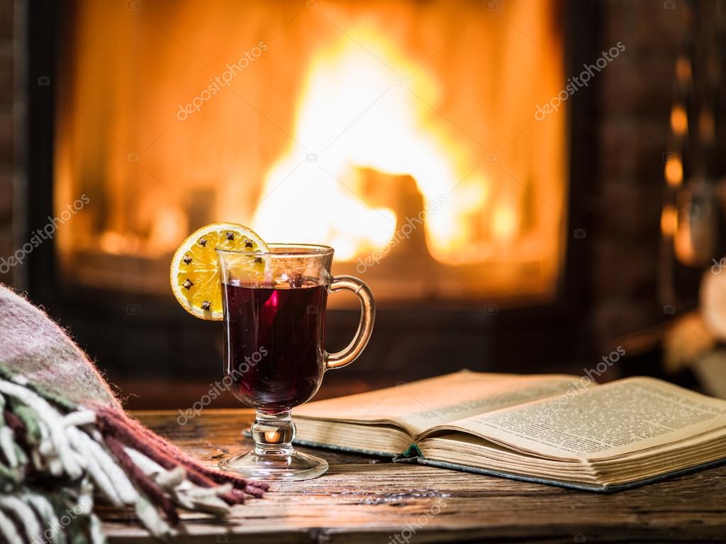 https://st2.depositphotos.com/1020804/11766/i/950/depositphotos_117663394-stock-photo-hot-mulled-wine-and-a.jpg